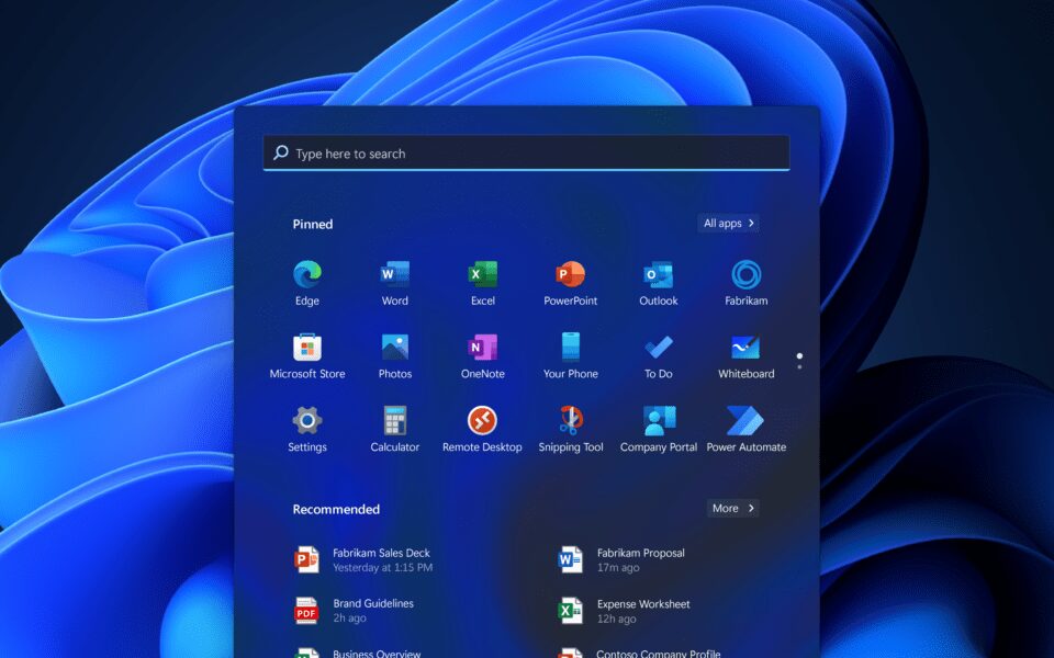 Окно меню пуск Windows 11 с приложениями на фоне