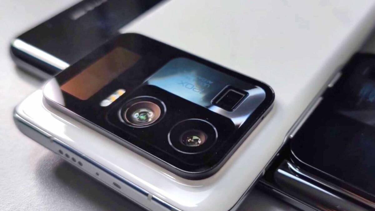 Камера Xiaomi 12 Ultra с двумя объективами и дисплеем