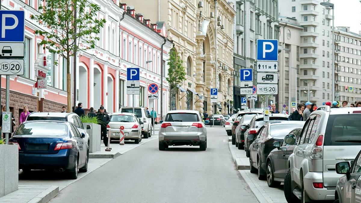 Автомобилисты увеличили траты на парковку и стали чаще платить штрафы 3 Заметки, указатели и автомобили на городскую парковку
