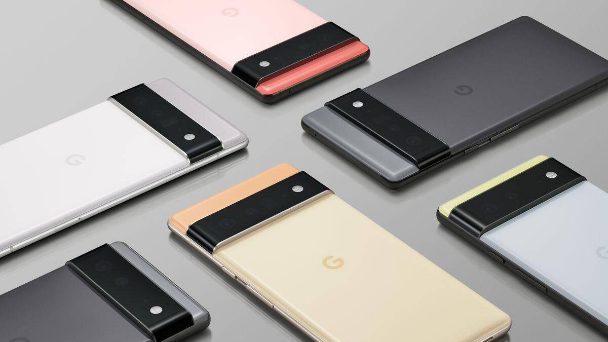Различные расцветки смартфонов Google Pixel 6 и Pixel 6 Pro с задней панелью и блоками камер