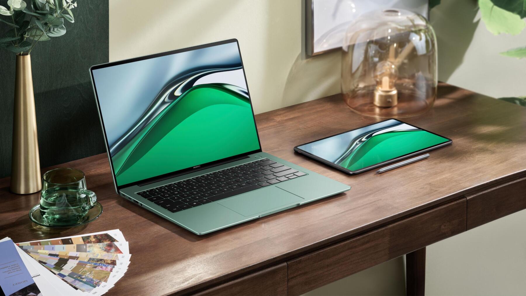 Huawei выпустил премиальный ноутбук MateBook 14s в России 10 MKT MateBook Creative Lifestyle Shot HQ MKT MateBook 14s Green Creative Shot Huawei Share Tablets JPG 20210819 scaled
