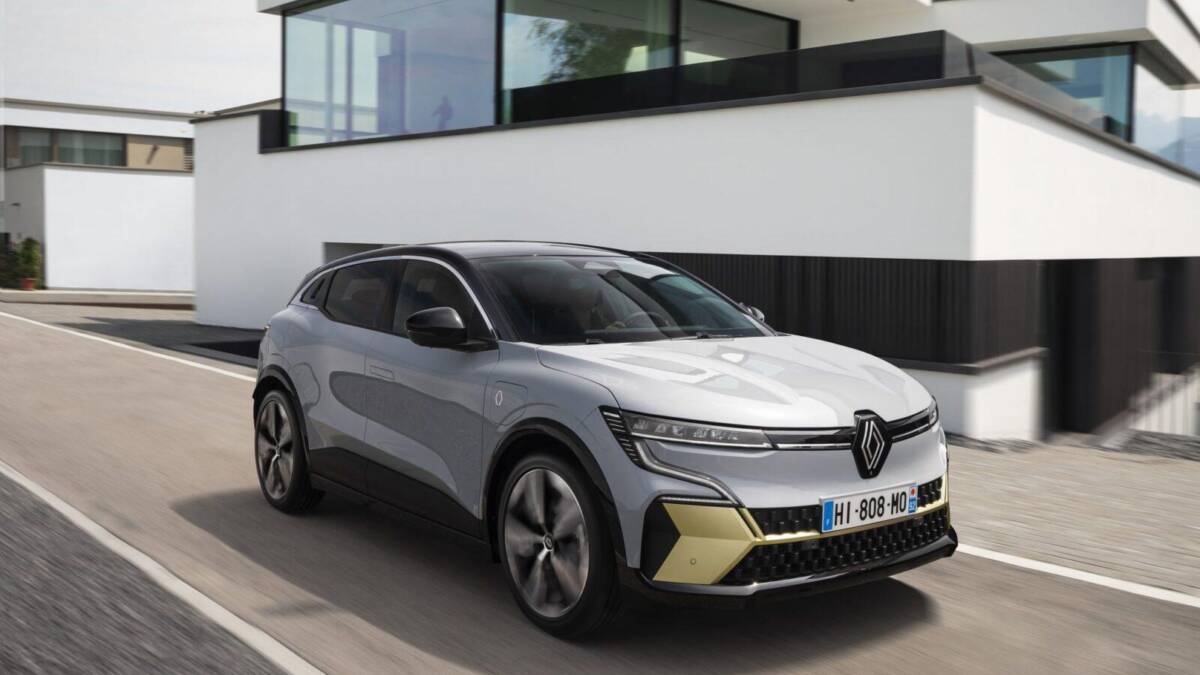 Всё о FOTA — обновления "по воздуху" для автомобилей Renault 9 Электромобиль Renault с современным дизайном на улице