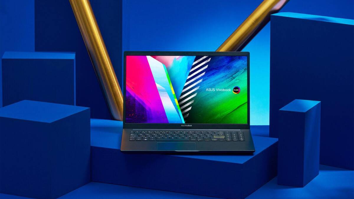 Ноутбук ASUS VivoBook 15 OLED на синих и золотых декорациях