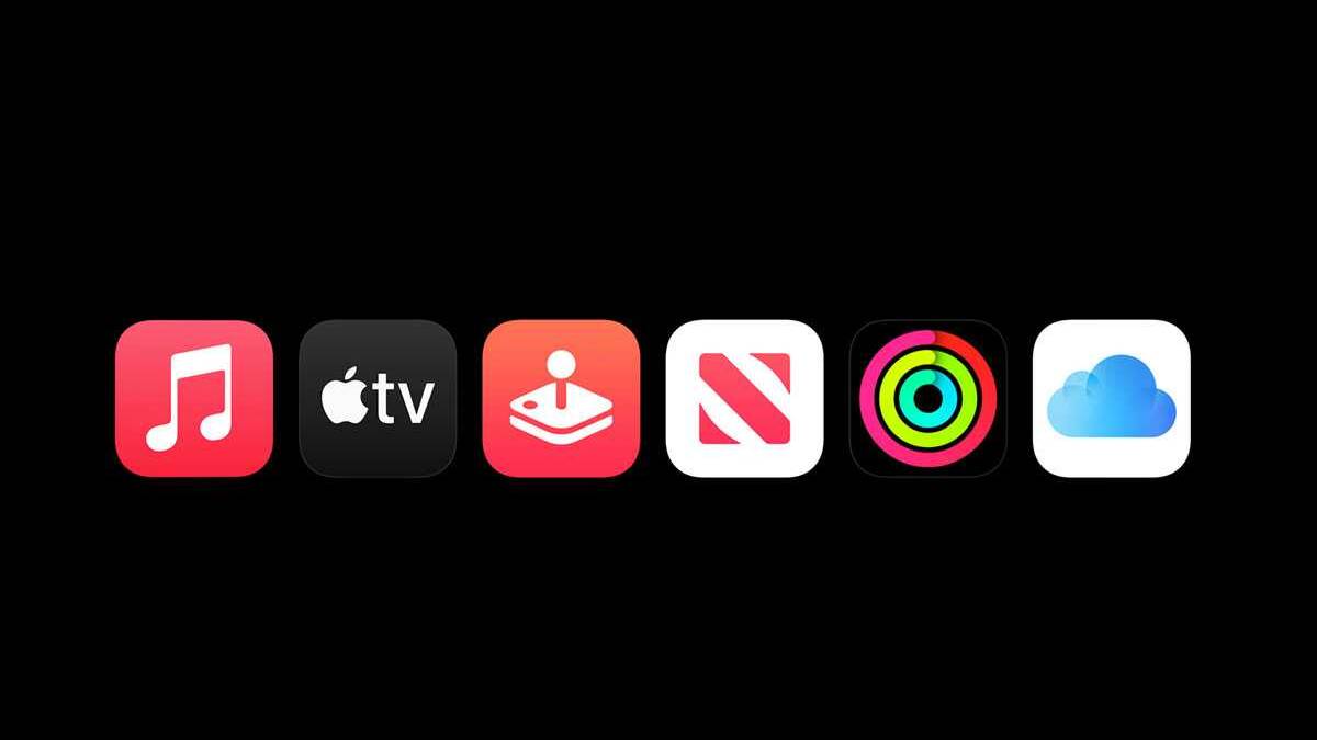 Экран iPhone с приложениями Apple Music и Fitness+