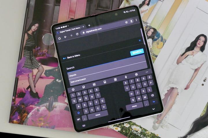 The split screen keyboard on the Galaxy Z Fold 3. 