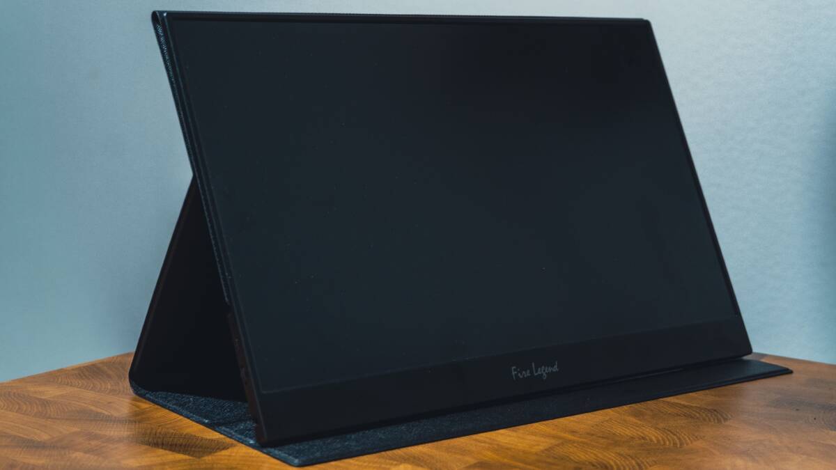 Портативный монитор Acer AOPEN 16PM3Q на деревянной поверхности
