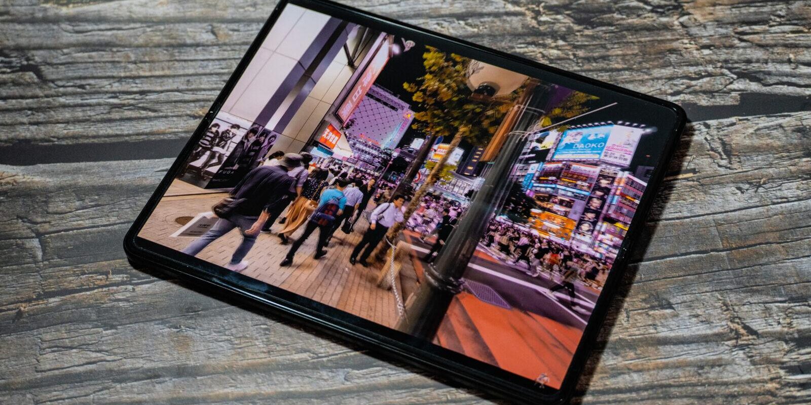 Обзор Samsung Galaxy Z Fold3: складной флагман с защитой от воды 37 itzine.ru Samsung Galaxy Z Fold3 49