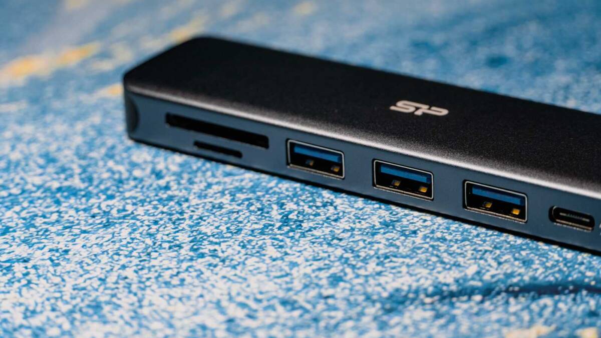 Обзор док-станции Silicon Power Boost SU20 10 Док-станция Silicon Power Boost SU20 с USB-портами и слотом для карт памяти на поверхности
