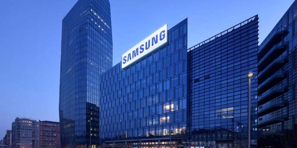 Samsung запатентовала умные часы с выдвижным экраном 2 Samsung