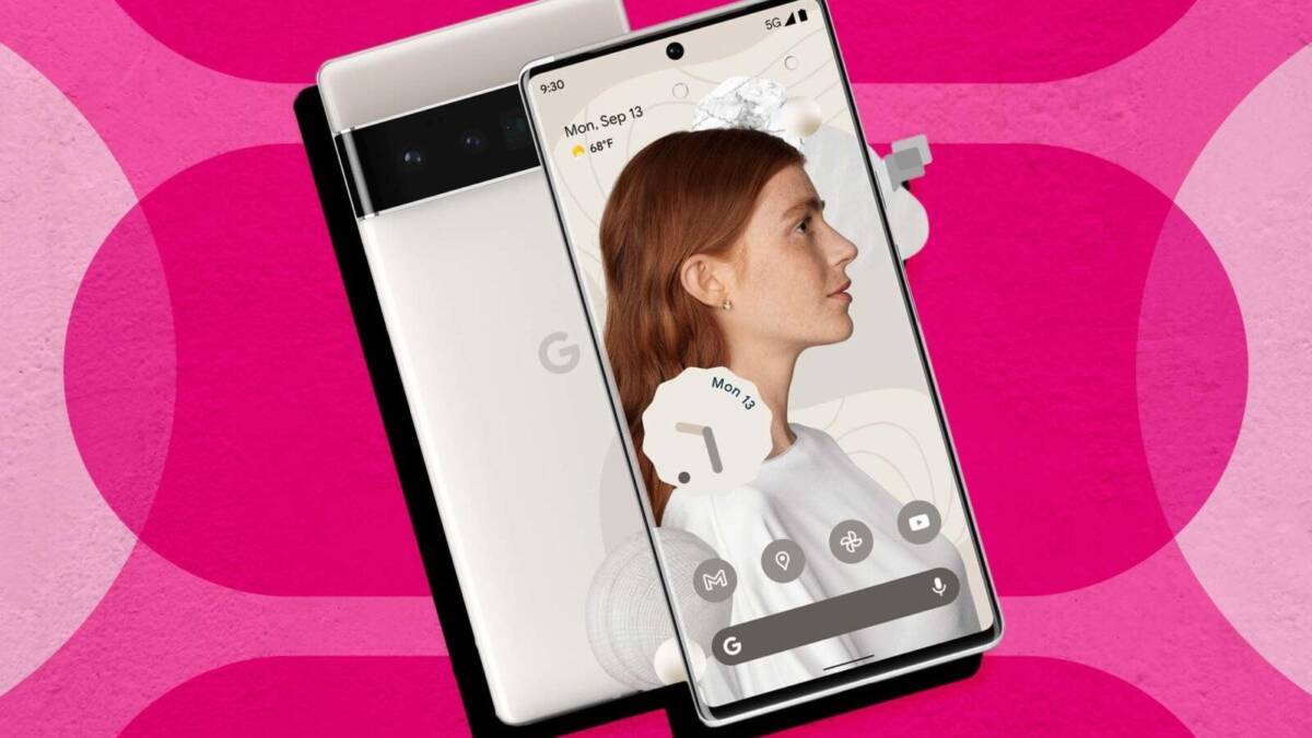 Смартфон Google Pixel 6 на изображении с обновленным интерфейсом и отображением времени на экране