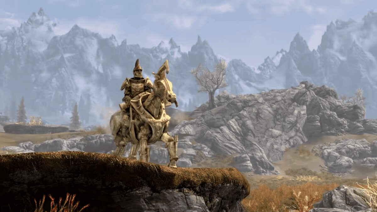 Кадр из игрового режима Skyrim Anniversary Edition с железным рыцарем на фоне гор