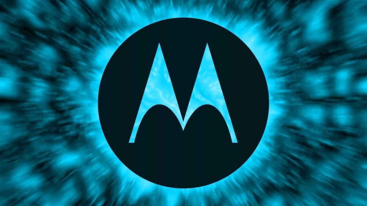 Логотип Motorola Moto Edge X на черном фоне с синим эффектом вокруг