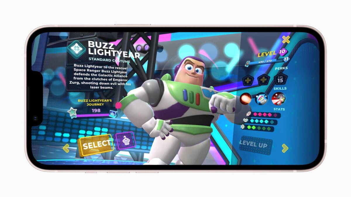 Игра Disney Melee Mania выходит в декабре — только в сервисе Apple Arcade 7 Экран смартфона Apple iPhone с интерфейсом игры Битва героев Фантастика
