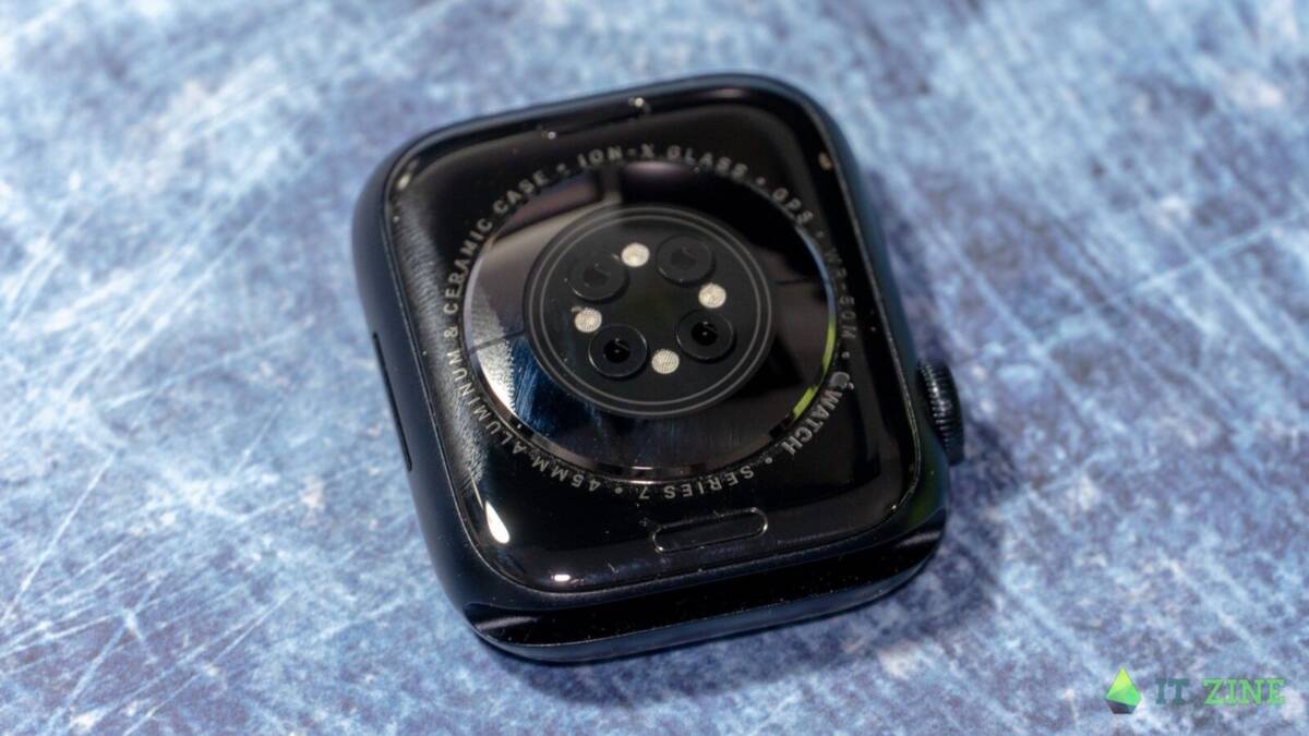 Снизу Apple Watch Series 7 не изменились