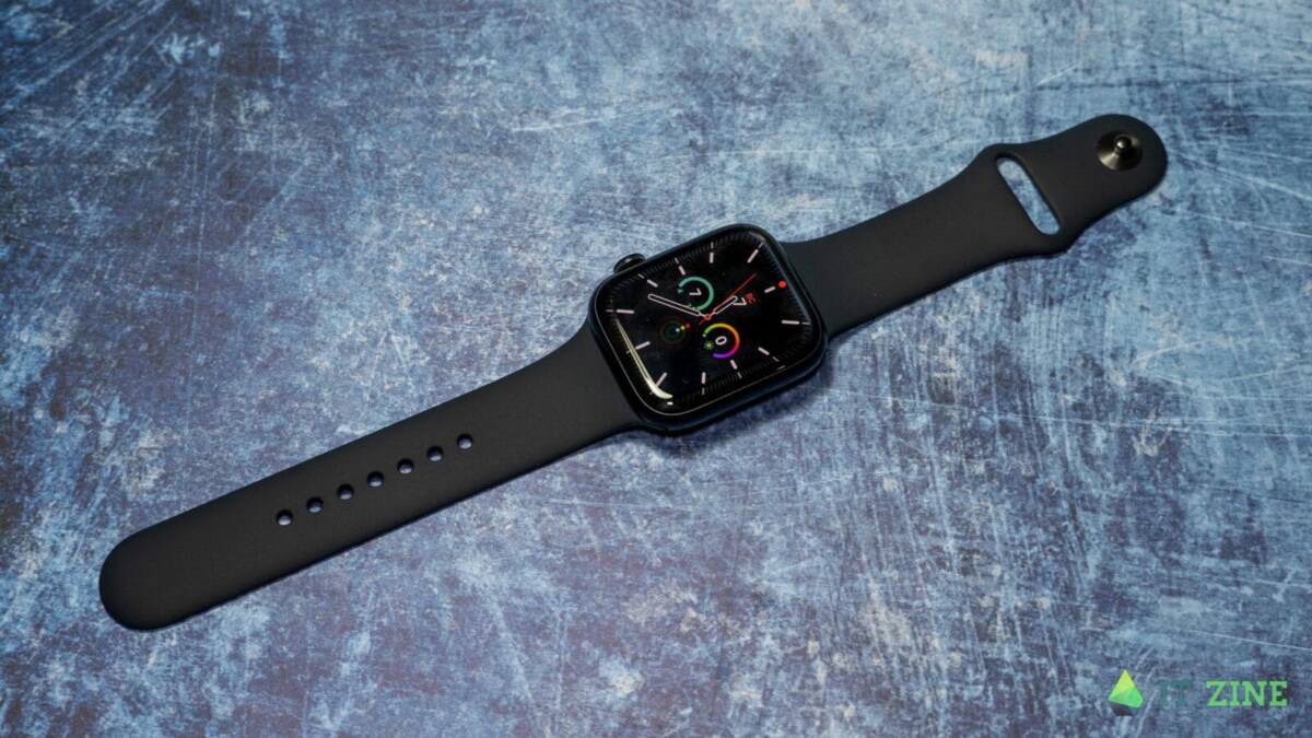 Умные часы Apple Watch Pro на черном ремешке