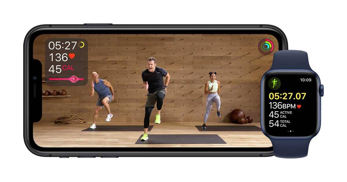 Обзор Apple Fitness+: воодушевляющие тренировки где удобно и когда угодно 14 Экран iPhone и Apple Watch показывают тренировку по фитнесу