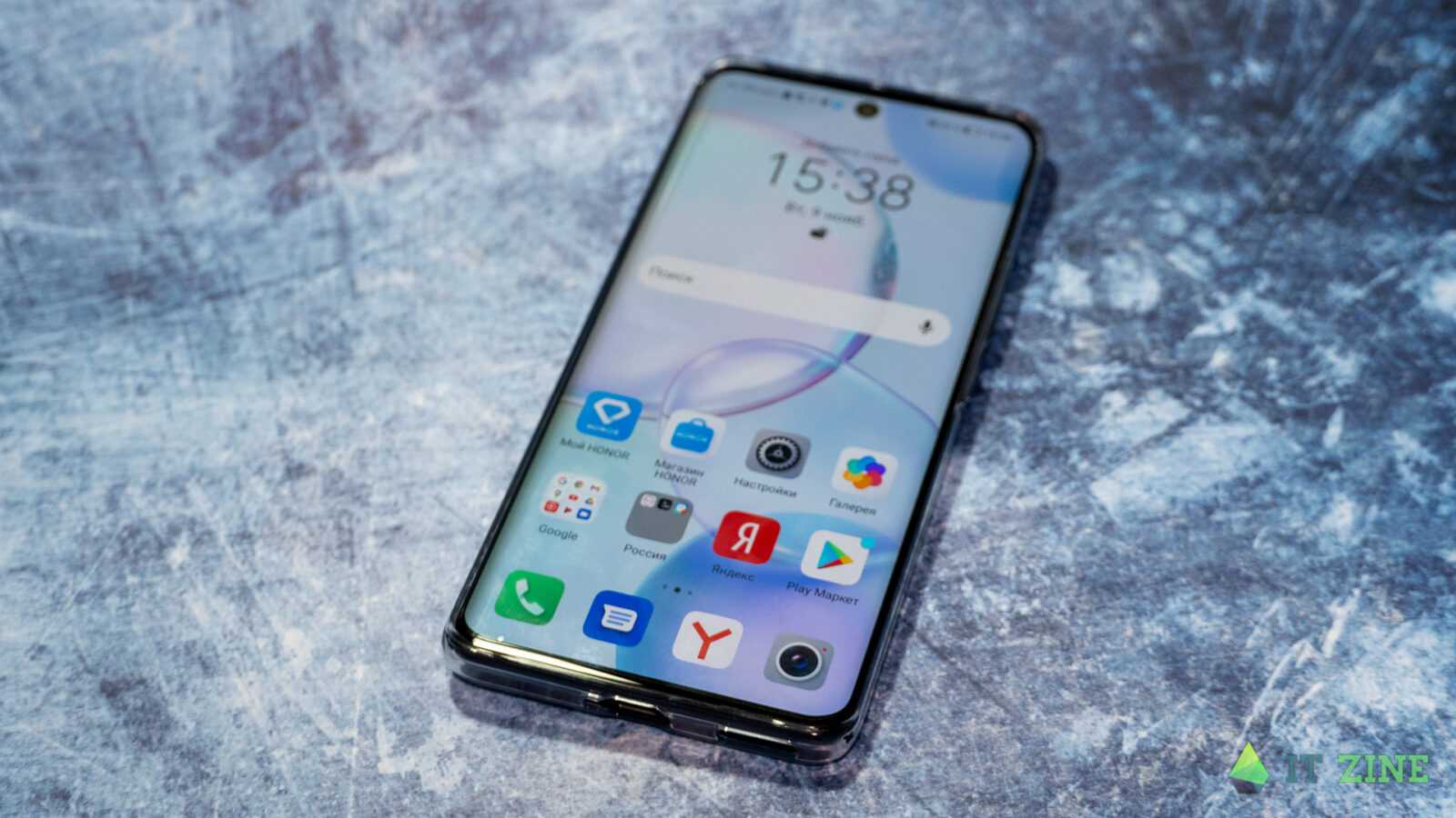 Обзор смартфона Honor 50: первый с Google 29 Смартфон Honor 50 в чехле