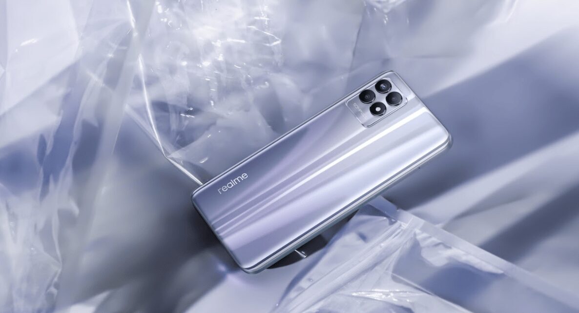 Задняя панель realme 8i с тремя камерами