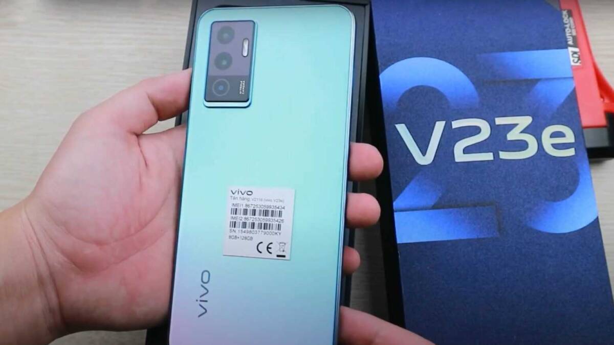 Задняя панель смартфона Vivo V23e голубого цвета