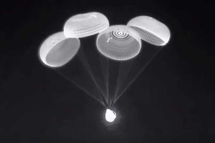 crew 2 crew dragon parachutes 700x467 c