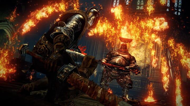 Elden Ring будет ограничена 60 fps на ПК 4 Elden Ring's hero goes toe to toe with a fiery enemy.