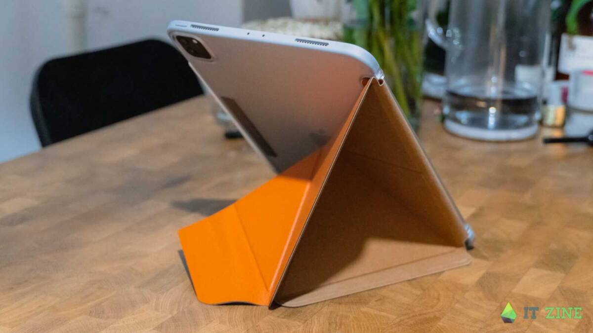 Обзор кейсов Moshi versacover и iGlaze для iPad Pro и MacBook Pro: безопасность превыше всего 28 Подставка для iPad Pro в черном и оранжевом чехле