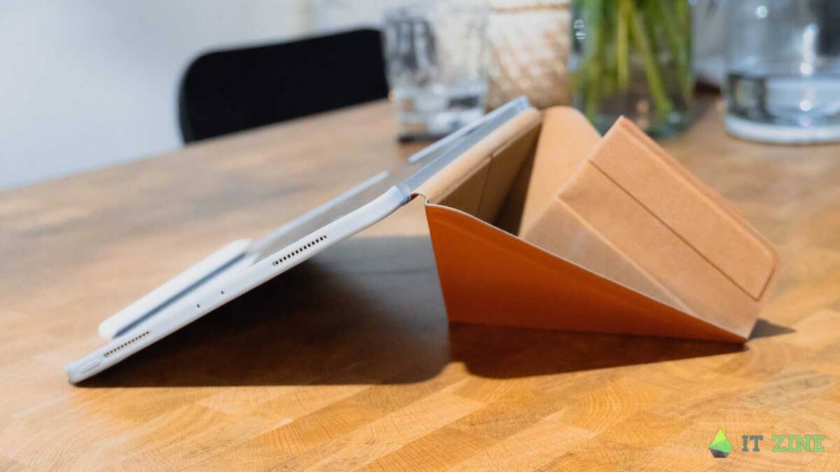 Обзор кейсов Moshi versacover и iGlaze для iPad Pro и MacBook Pro: безопасность превыше всего 27 Боковой обзор кейса Moshi Versacover для iPad Pro