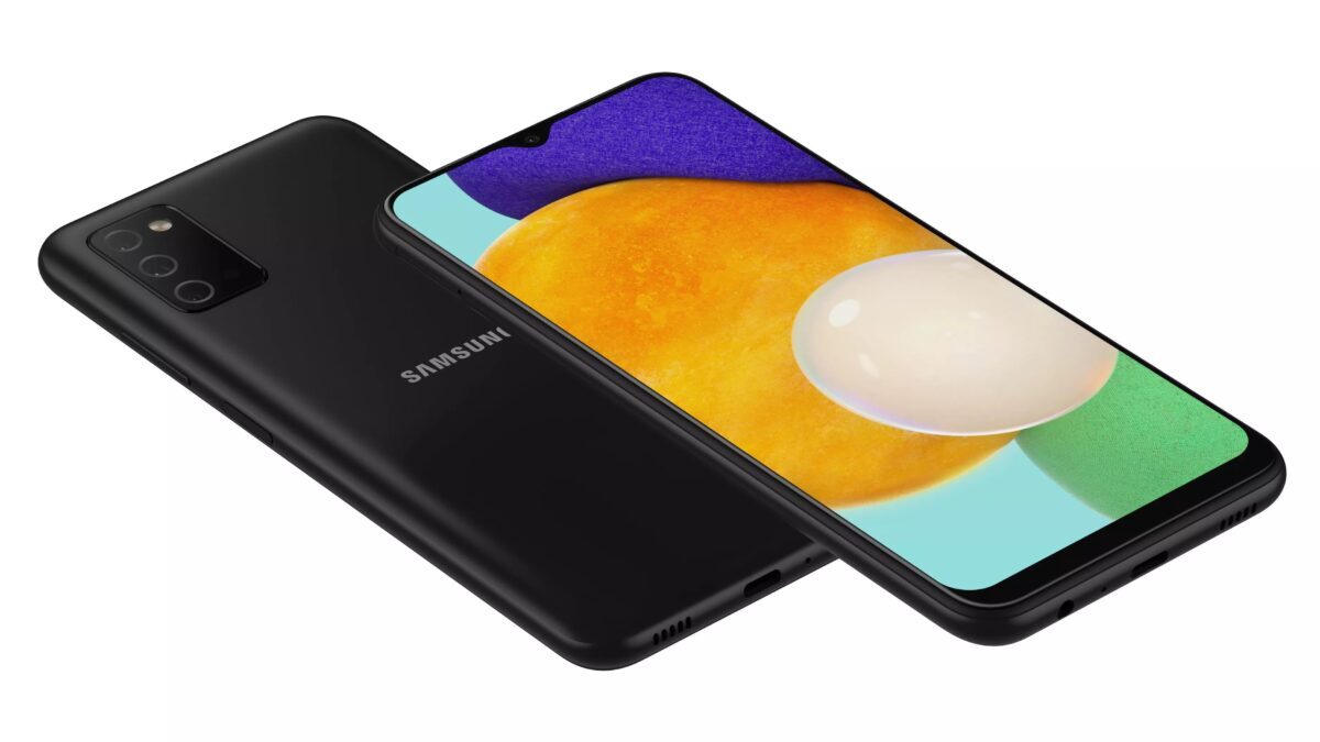 Смартфон Samsung Galaxy A13 в чёрном цвете: дисплей и камера на боковой панели