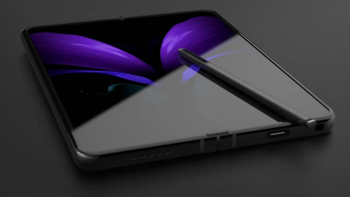 Складной смартфон Samsung Galaxy Z Fold 4 с стилусом на экране