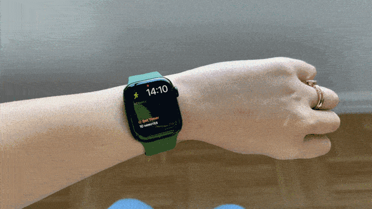 Как управлять Apple Watch без помощи рук 4 Вы можете встряхнуть запястье, чтобы активировать Assistive Touch.