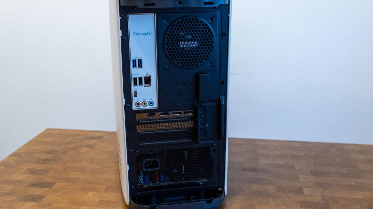 Обзор ConceptD CT300-52A от Acer: идеальный мощный компьютер для дома 23 Задняя панель настольного компьютера ConceptD CT300-52A