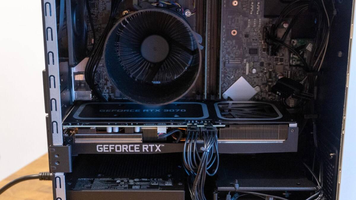 Обзор ConceptD CT300-52A от Acer: идеальный мощный компьютер для дома 26 Внутреннее устройство компьютера ConceptD CT300-52A с видеокартой GEFORCE RTX 3070