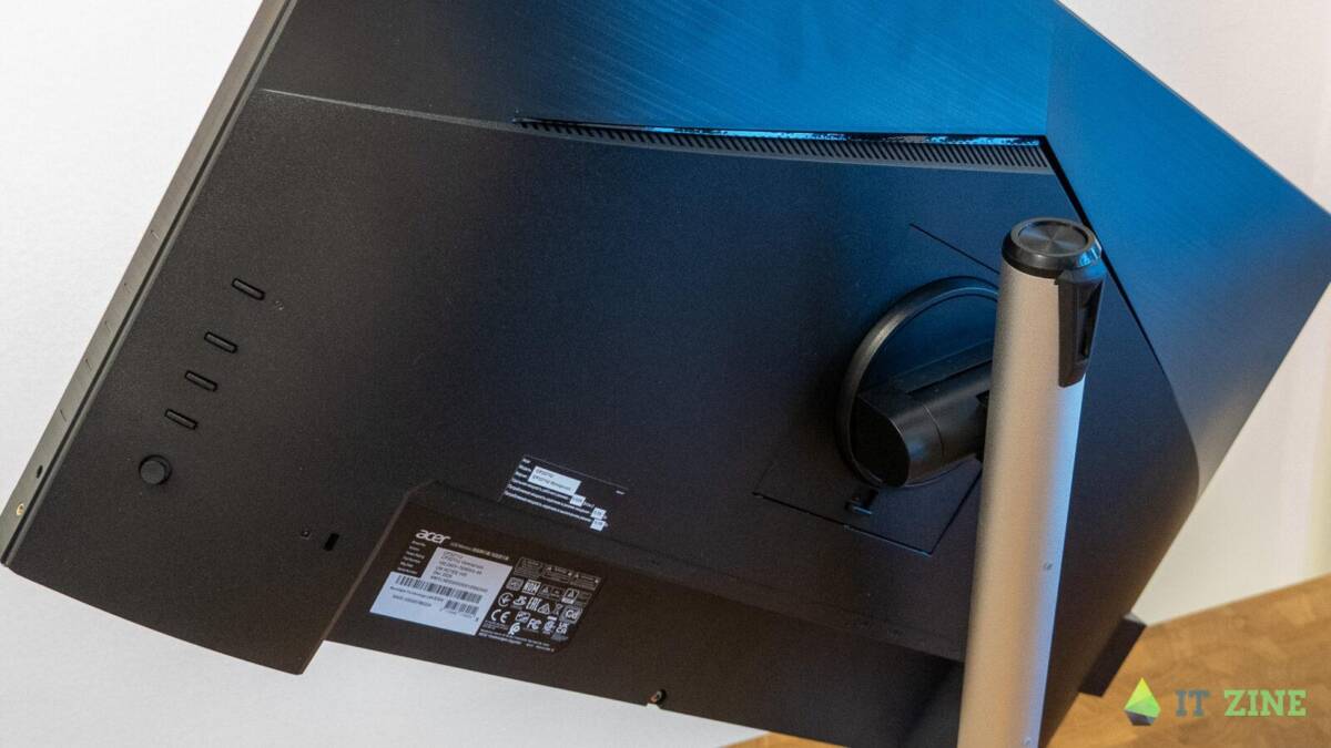 Обратная сторона монитора Acer ConceptD CP3271U с подставкой