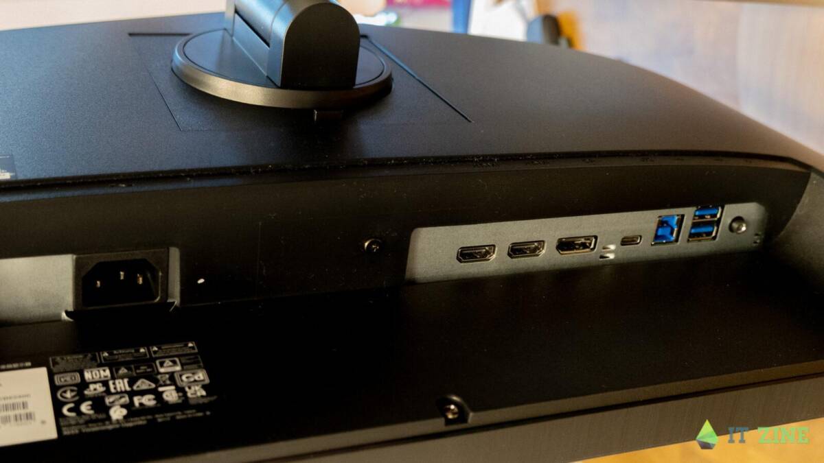 Задняя панель монитора Acer ConceptD CP3271U с портами USB и HDMI