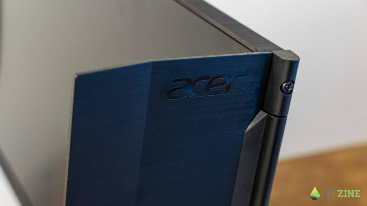 Боковой край монитора Acer ConceptD CP3271U с металлической отделкой