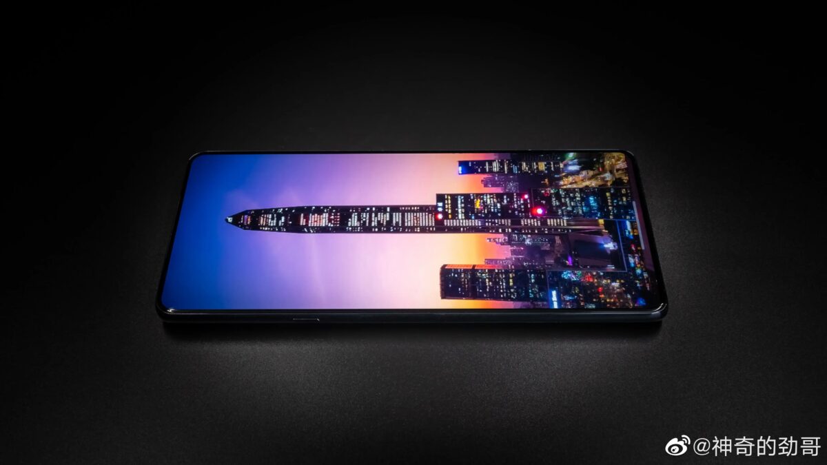 У Moto Edge X30 будет версия с камерой под экраном 2 Moto Edge X30