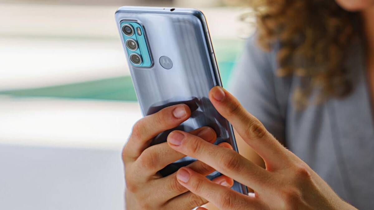 Смартфон Motorola G71 с OLED-экраном и тройной камерой