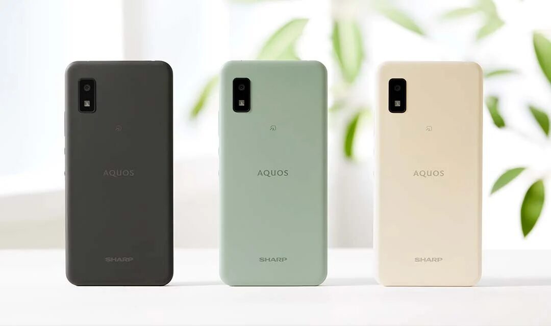 Три цветных защищённых смартфона AQUOS Wish с задней панелью