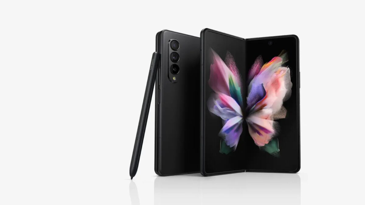 Гибкий складной смартфон Samsung Galaxy Z Fold4 спереди и сзади
