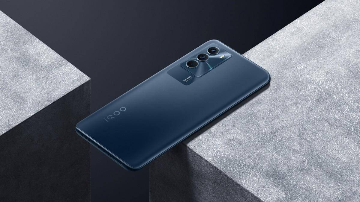 iQOO Neo5 SE анонсируют 20 декабря вместе с Neo5s 4 Виво X300 FE с четырьмя камерами сзади и дисплеем без рамки