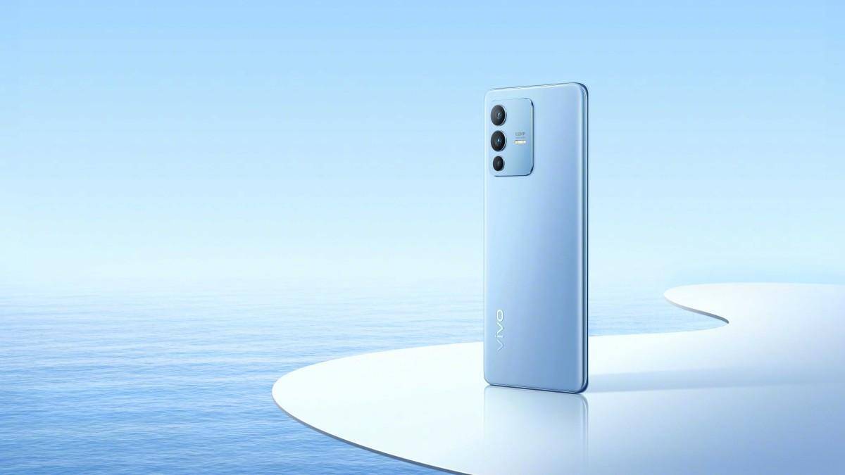 Задняя панель Motorola Edge 70 Fusion с тремя камерами