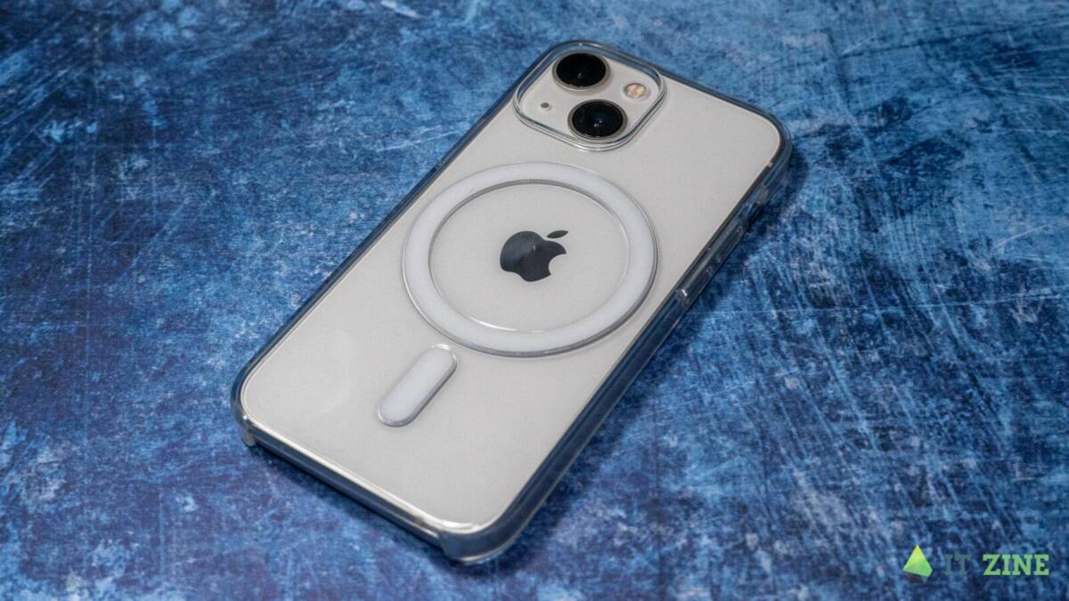 Apple iPhone 13 в прозрачном чехле с беспроводной зарядкой в обзоре iZine