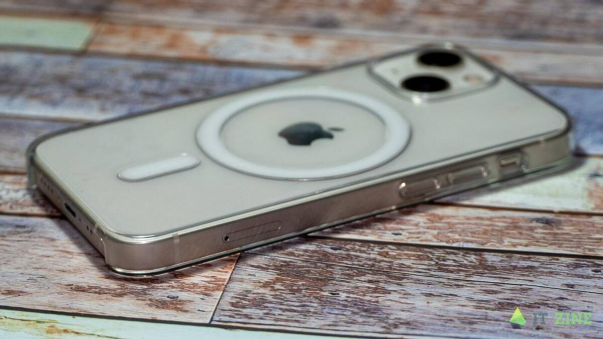 Обзор Apple iPhone 13 mini: удивительный маленький iPhone 35 Круглый логотип Apple на задней панели iPhone 13
