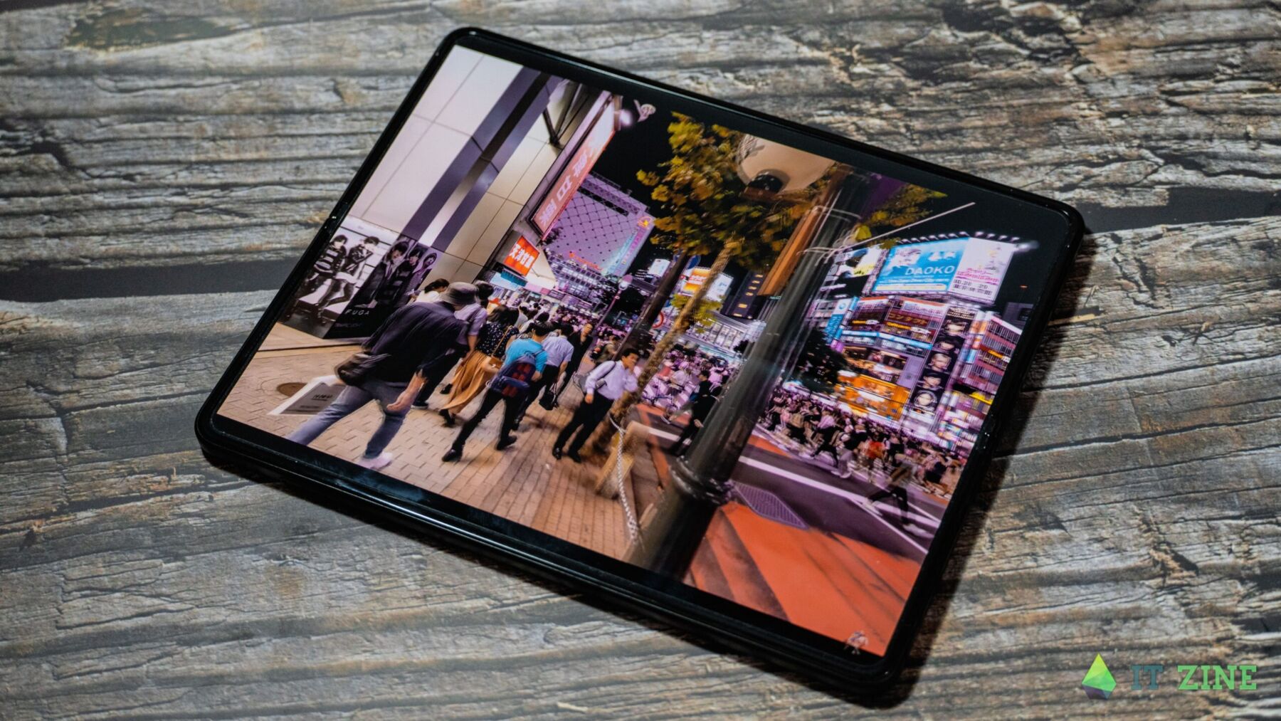 Обзор Samsung Galaxy Z Fold3: складной флагман с защитой от воды 52 itzine.ru Samsung Galaxy Z Fold3 02 scaled