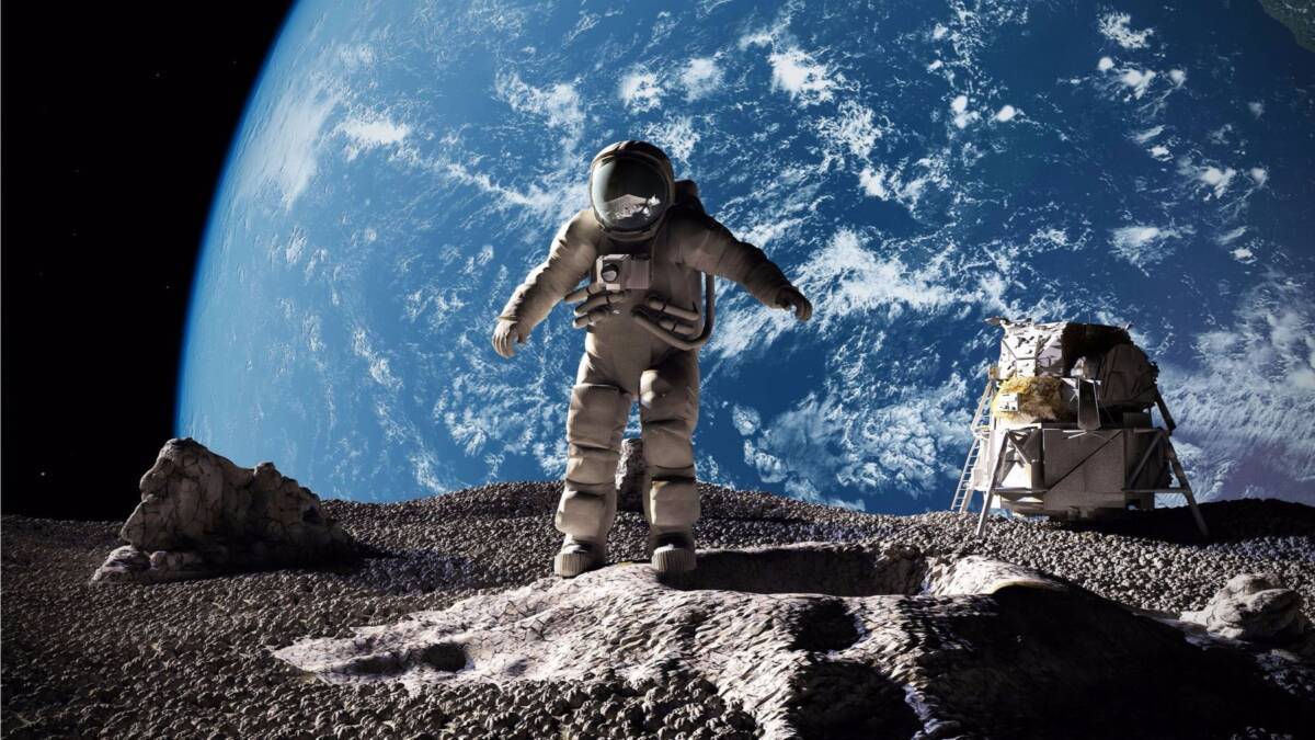 NASA представило астронавтов в скафандрах: полет к Луне и возвращение на Землю