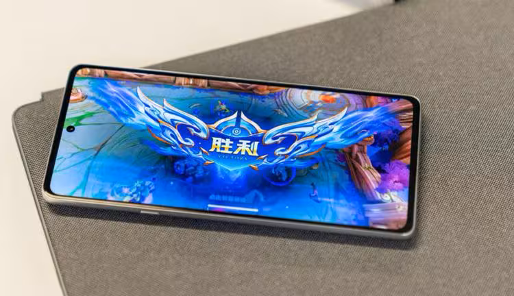 Moto Edge X30