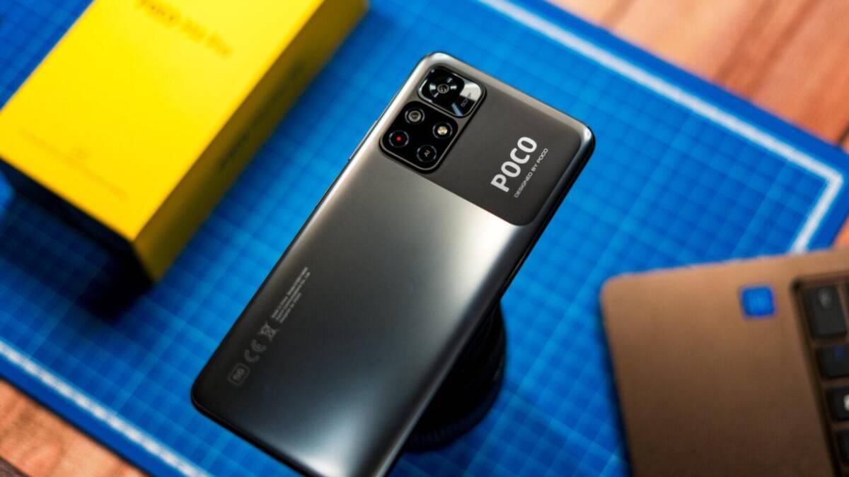 Задняя панель смартфона Poco M4 Pro с камерой