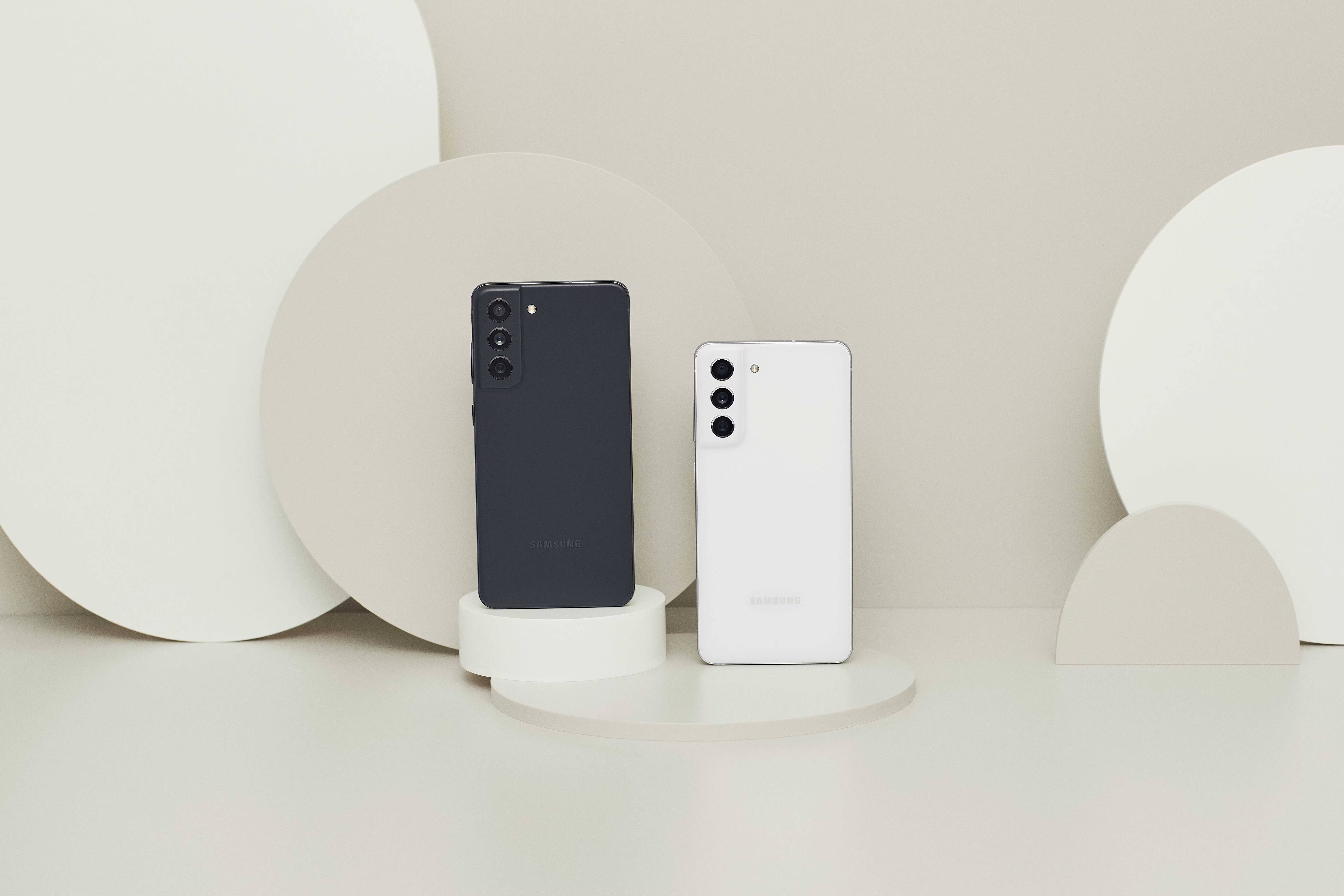 Samsung выпустил долгожданный Galaxy S21 FE