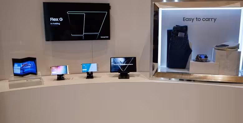 CES 2022: Samsung показала прототипы своих новых складных смартфонов 1 Samsung