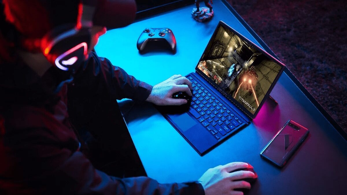 Игрок использует ноутбук ASUS ROG Magic X с подсветкой на столе
